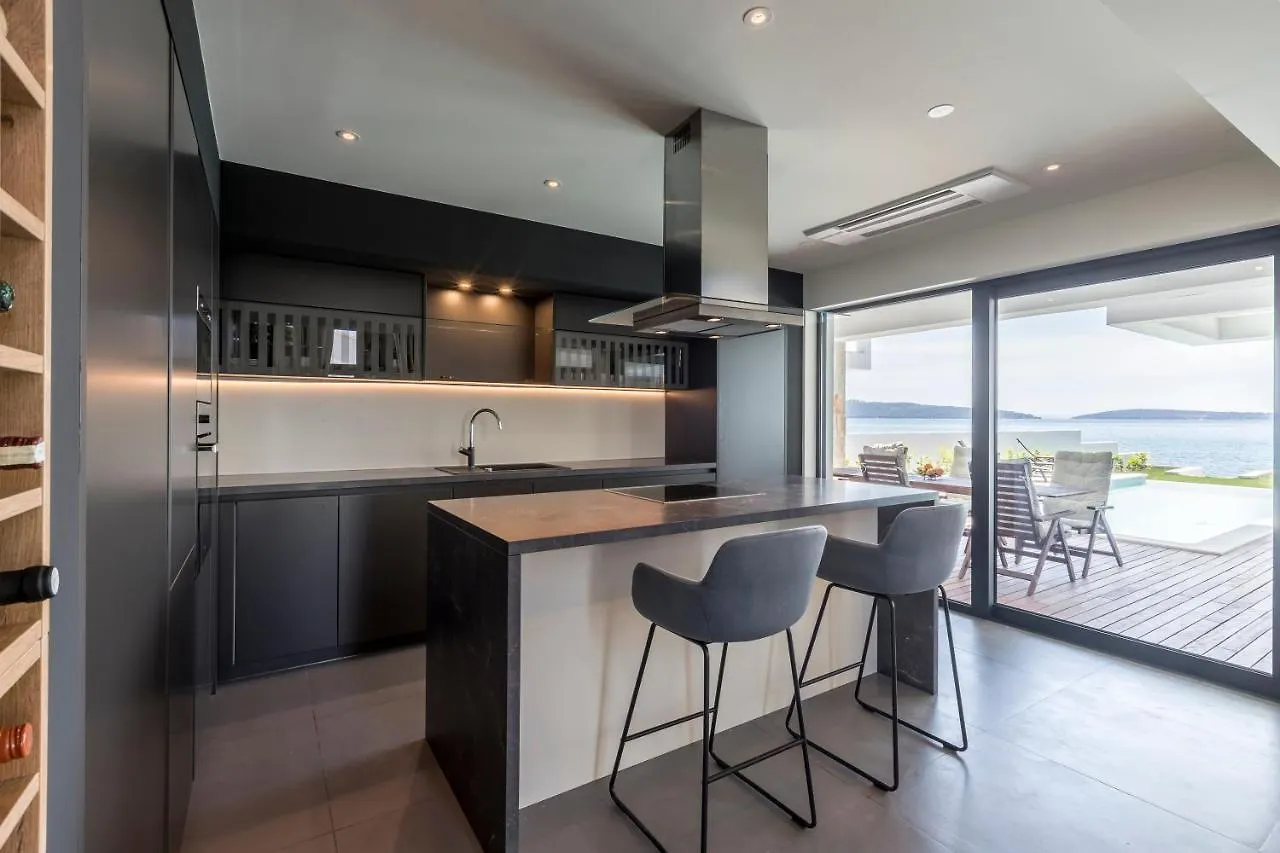 Villa Sea Star Luksuzna Vila Uz More S Infinity Bazenom Kastel Kambelovac
