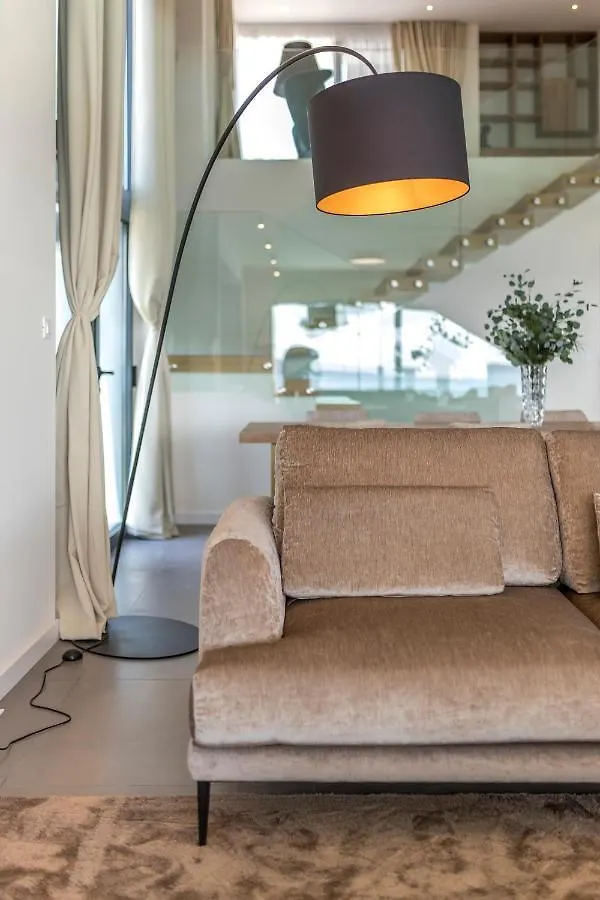 Villa Sea Star Luksuzna Vila Uz More S Infinity Bazenom Kastel Kambelovac Каштела