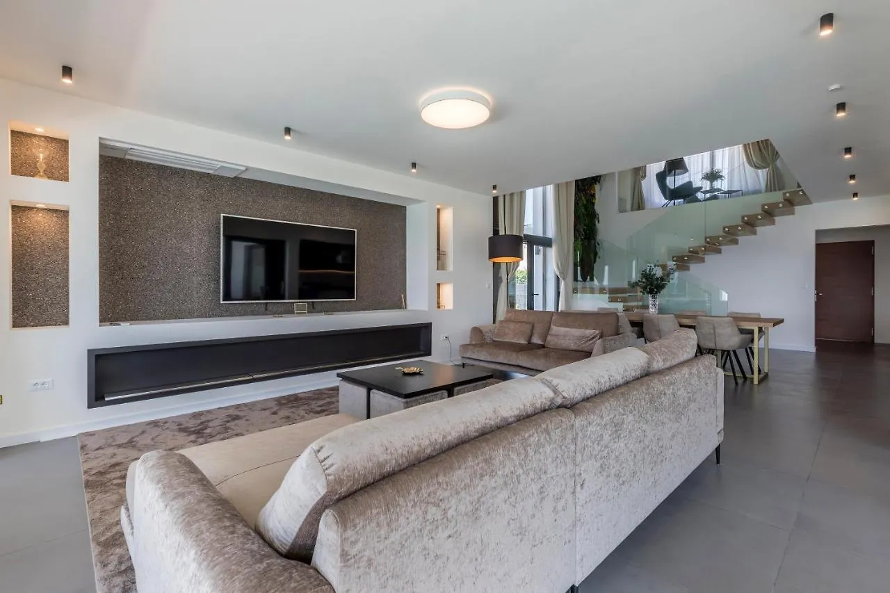 Villa Sea Star Luksuzna Vila Uz More S Infinity Bazenom Kastel Kambelovac Kastela