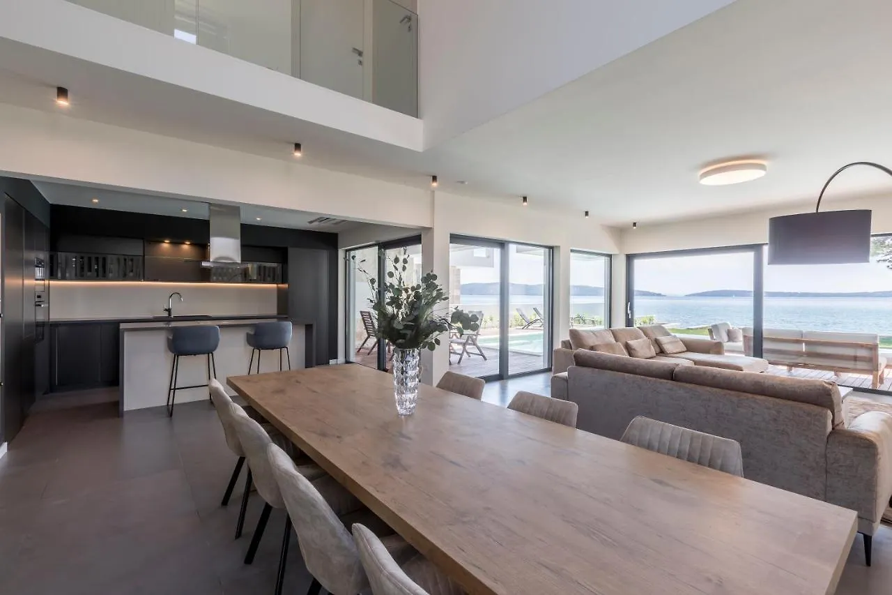 Villa Sea Star Luksuzna Vila Uz More S Infinity Bazenom Kastel Kambelovac 0*, Каштела