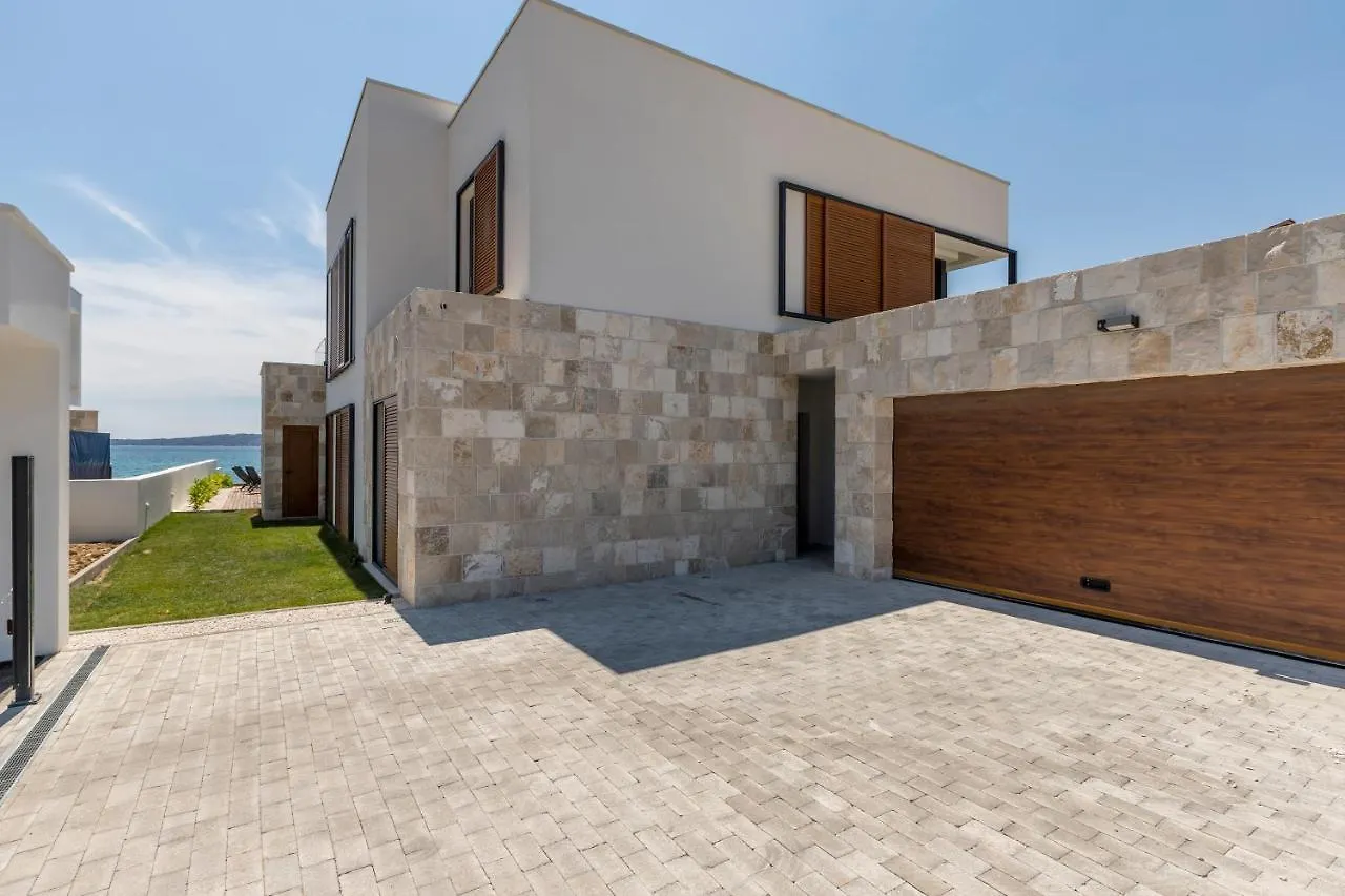 Villa Sea Star Luksuzna Vila Uz More S Infinity Bazenom Kastel Kambelovac