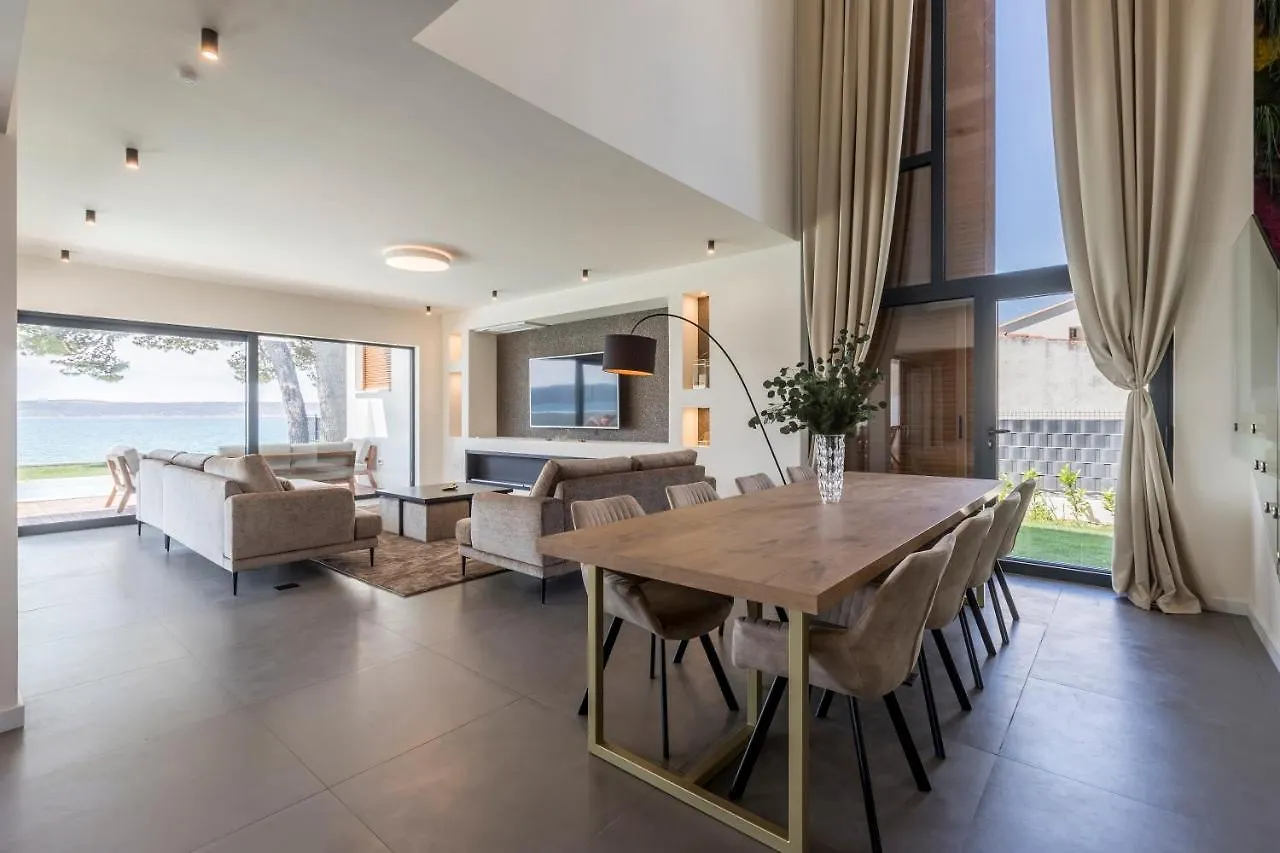 Villa Sea Star Luksuzna Vila Uz More S Infinity Bazenom Kastel Kambelovac  Каштела