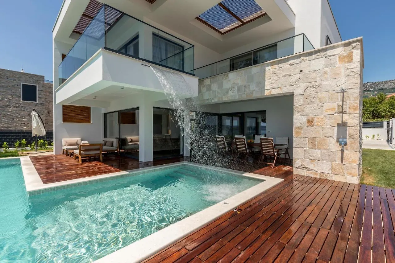 Villa Sea Star Luksuzna Vila Uz More S Infinity Bazenom Kastel Kambelovac