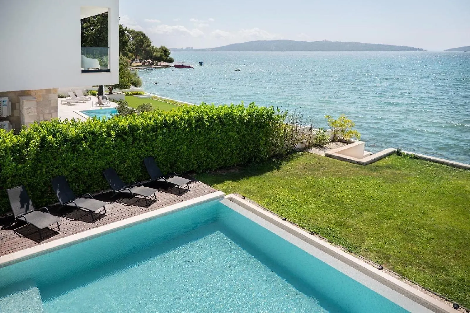 Villa Sea Star Luksuzna Vila Uz More S Infinity Bazenom Kastel Kambelovac  Kastela